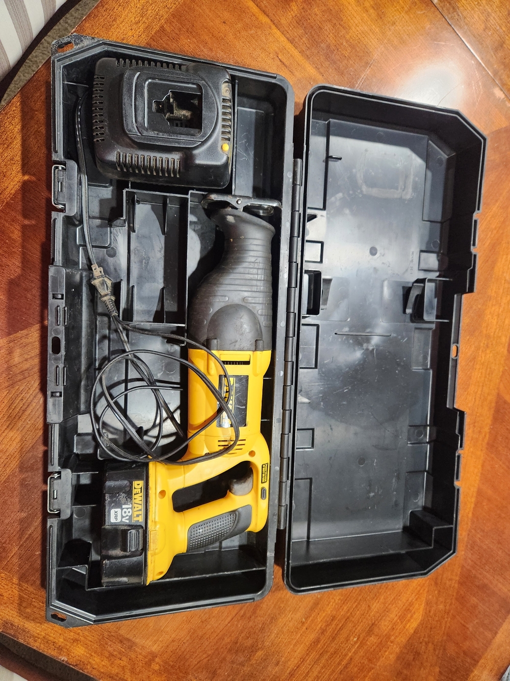 DeWalt DW938 Yellow/Black Cordless Reciprocating Saw - Needs New Battery!